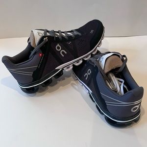 New Cloudflow On Running shoes women’s size 9